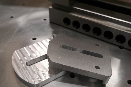 LOW PROFILE CLAMP FOR CHINESE ENGINEERS VICE