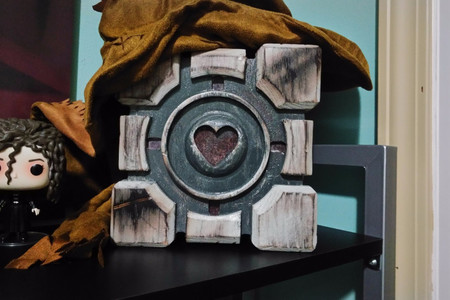 COMPANION CUBE