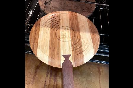 RECORD SHAPED PIZZA PEEL