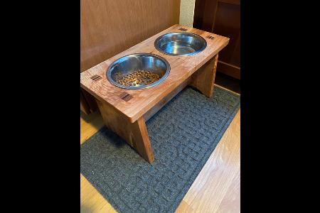 DOG FEEDING STATION